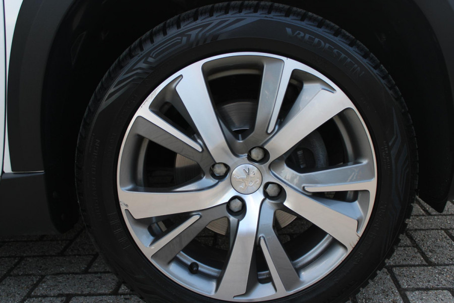 Peugeot 2008 1.2 130PK ALLURE | AFNEEMBARE TREKHAAK | APPLE CARPLAY/ANDROID AUTO | ALL SEASON BANDEN | GRIPP CONTROL | CRUISE CONTROL | CLIMATE CONTROL | LICHTMETALEN VELGEN |