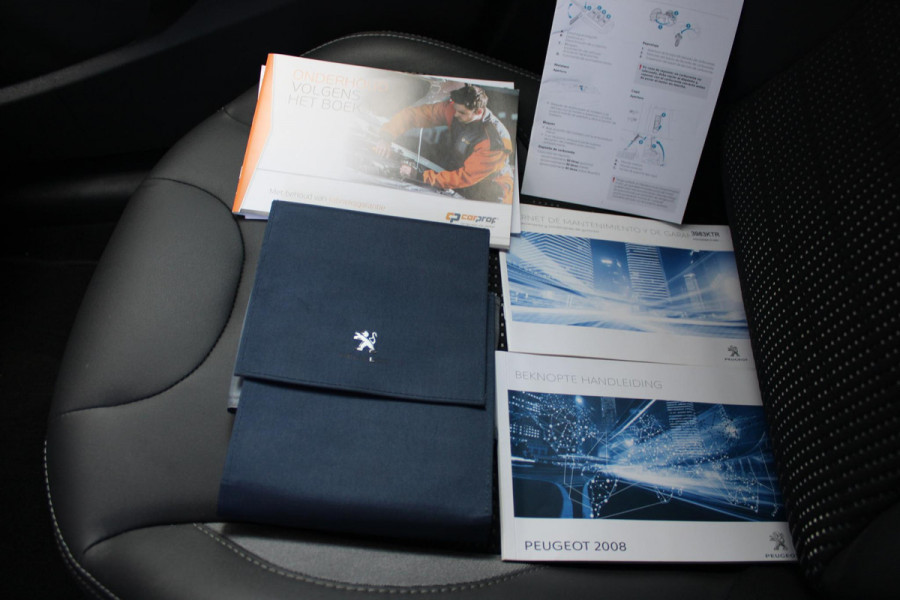Peugeot 2008 1.2 130PK ALLURE | AFNEEMBARE TREKHAAK | APPLE CARPLAY/ANDROID AUTO | ALL SEASON BANDEN | GRIPP CONTROL | CRUISE CONTROL | CLIMATE CONTROL | LICHTMETALEN VELGEN |