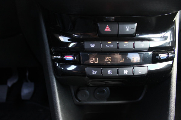 Peugeot 2008 1.2 130PK ALLURE | AFNEEMBARE TREKHAAK | APPLE CARPLAY/ANDROID AUTO | ALL SEASON BANDEN | GRIPP CONTROL | CRUISE CONTROL | CLIMATE CONTROL | LICHTMETALEN VELGEN |