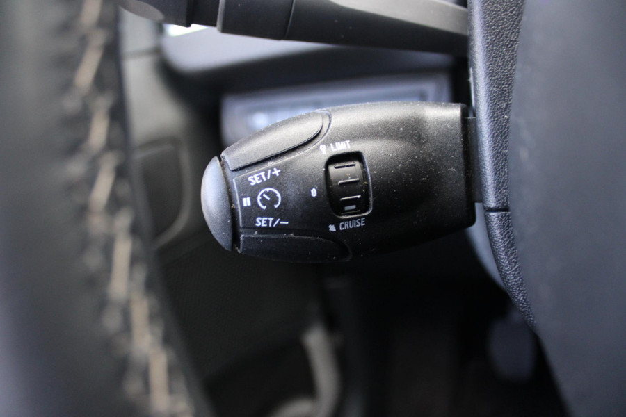 Peugeot 2008 1.2 130PK ALLURE | AFNEEMBARE TREKHAAK | APPLE CARPLAY/ANDROID AUTO | ALL SEASON BANDEN | GRIPP CONTROL | CRUISE CONTROL | CLIMATE CONTROL | LICHTMETALEN VELGEN |