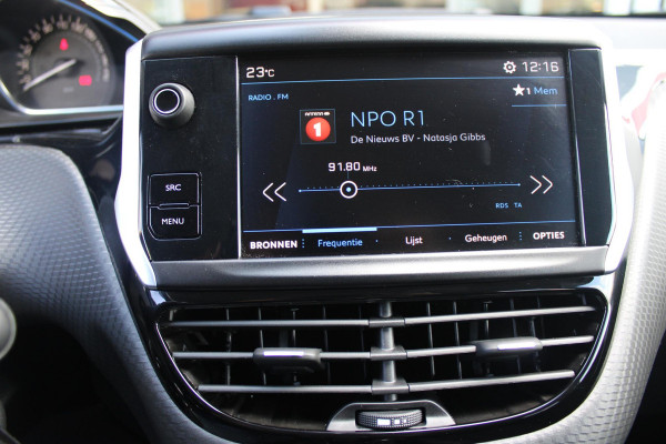 Peugeot 2008 1.2 130PK ALLURE | AFNEEMBARE TREKHAAK | APPLE CARPLAY/ANDROID AUTO | ALL SEASON BANDEN | GRIPP CONTROL | CRUISE CONTROL | CLIMATE CONTROL | LICHTMETALEN VELGEN |