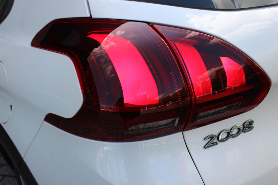 Peugeot 2008 1.2 130PK ALLURE | AFNEEMBARE TREKHAAK | APPLE CARPLAY/ANDROID AUTO | ALL SEASON BANDEN | GRIPP CONTROL | CRUISE CONTROL | CLIMATE CONTROL | LICHTMETALEN VELGEN |