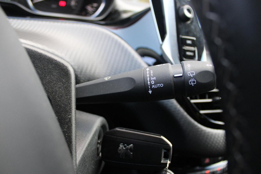 Peugeot 2008 1.2 130PK ALLURE | AFNEEMBARE TREKHAAK | APPLE CARPLAY/ANDROID AUTO | ALL SEASON BANDEN | GRIPP CONTROL | CRUISE CONTROL | CLIMATE CONTROL | LICHTMETALEN VELGEN |
