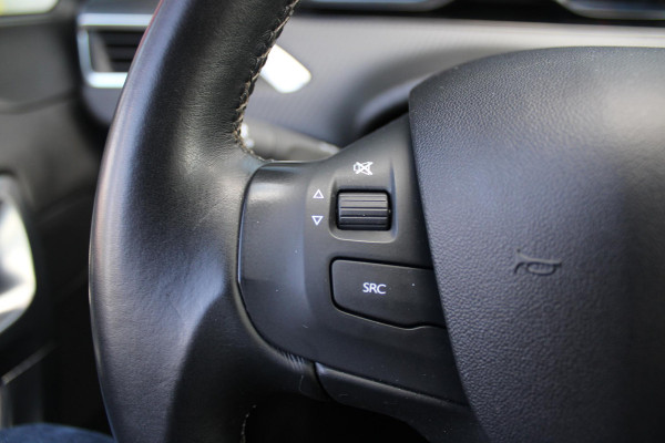 Peugeot 2008 1.2 130PK ALLURE | AFNEEMBARE TREKHAAK | APPLE CARPLAY/ANDROID AUTO | ALL SEASON BANDEN | GRIPP CONTROL | CRUISE CONTROL | CLIMATE CONTROL | LICHTMETALEN VELGEN |