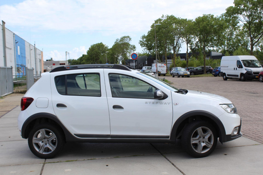Dacia Sandero 0.9 TCe Bi-Fuel SL Stepway LPG3 1E EIG MULTIMEDIA airco cruise TREKHAAK PARKEERSENSOREN