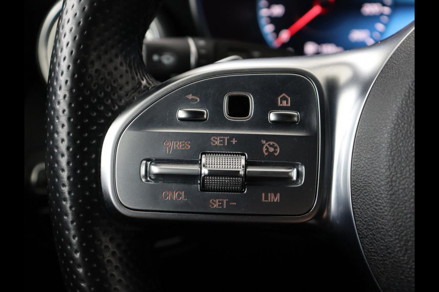 Mercedes-Benz C-Klasse 180 Business Solution AMG | Stoelverwarming | 360 Camera | Trekhaak | Digital Cockpit | Leder/Alcantara | Full LED | Navigatie | Park Assist