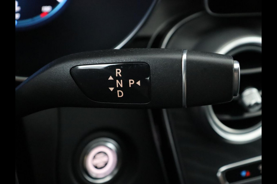 Mercedes-Benz C-Klasse 180 Business Solution AMG | Stoelverwarming | 360 Camera | Trekhaak | Digital Cockpit | Leder/Alcantara | Full LED | Navigatie | Park Assist