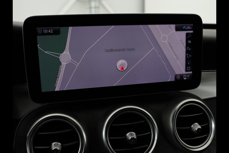 Mercedes-Benz C-Klasse 180 Business Solution AMG | Stoelverwarming | 360 Camera | Trekhaak | Digital Cockpit | Leder/Alcantara | Full LED | Navigatie | Park Assist