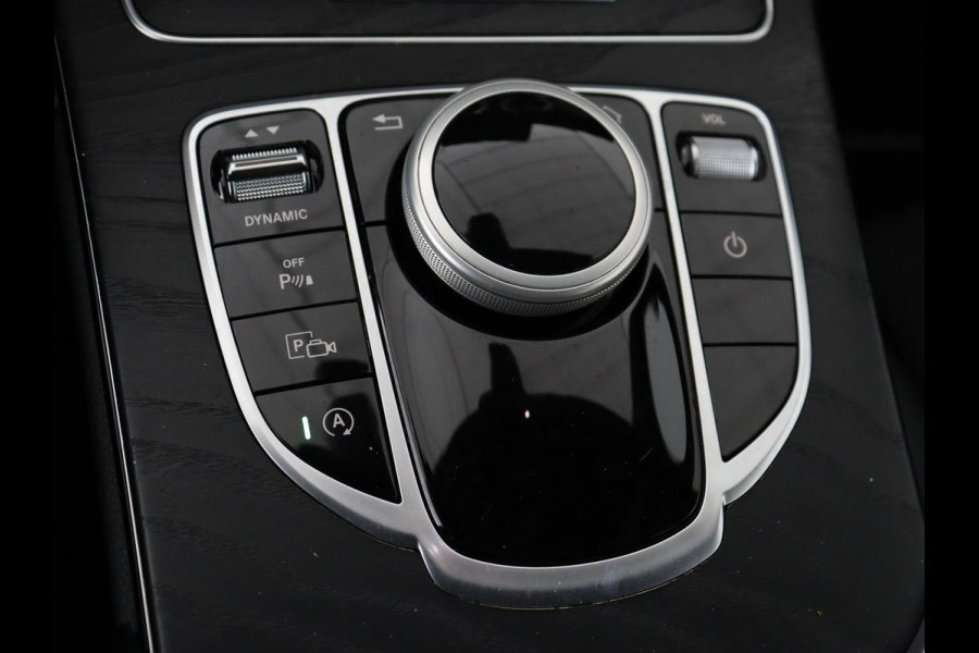 Mercedes-Benz C-Klasse 180 Business Solution AMG | Stoelverwarming | 360 Camera | Trekhaak | Digital Cockpit | Leder/Alcantara | Full LED | Navigatie | Park Assist