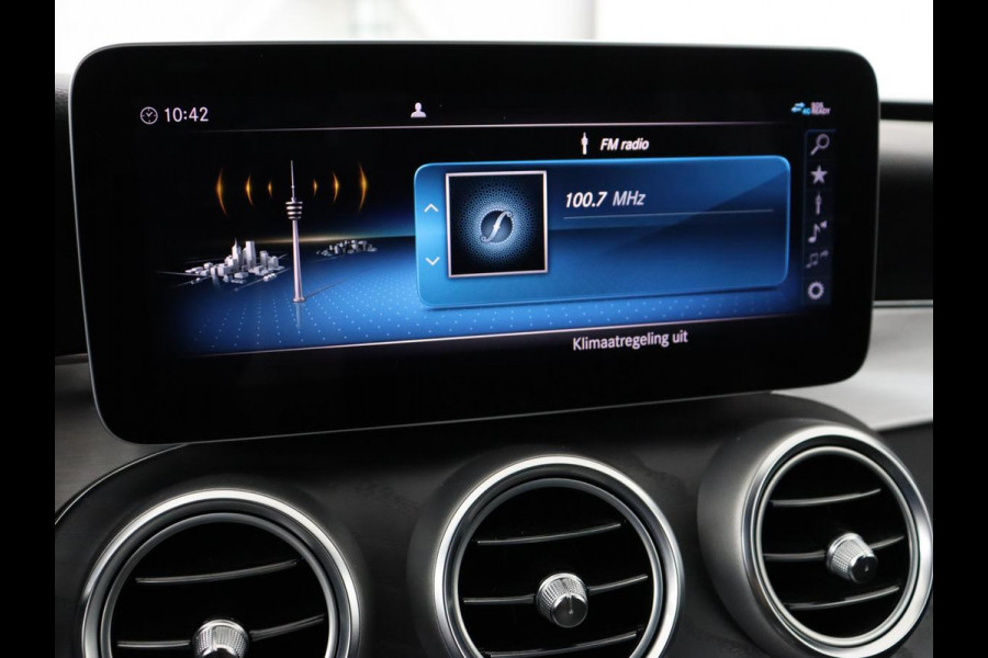 Mercedes-Benz C-Klasse 180 Business Solution AMG | Stoelverwarming | 360 Camera | Trekhaak | Digital Cockpit | Leder/Alcantara | Full LED | Navigatie | Park Assist