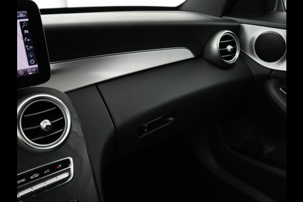 Mercedes-Benz C-Klasse 180 Business Solution AMG | Stoelverwarming | 360 Camera | Trekhaak | Digital Cockpit | Leder/Alcantara | Full LED | Navigatie | Park Assist