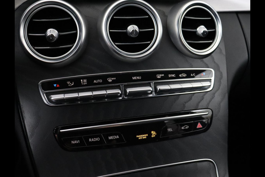 Mercedes-Benz C-Klasse 180 Business Solution AMG | Stoelverwarming | 360 Camera | Trekhaak | Digital Cockpit | Leder/Alcantara | Full LED | Navigatie | Park Assist