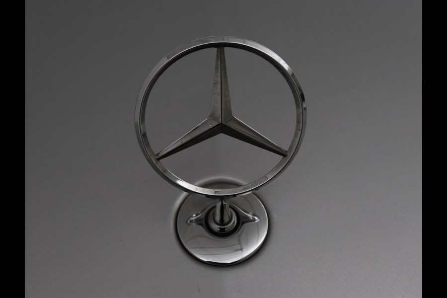 Mercedes-Benz C-Klasse 180 Business Solution AMG | Stoelverwarming | 360 Camera | Trekhaak | Digital Cockpit | Leder/Alcantara | Full LED | Navigatie | Park Assist