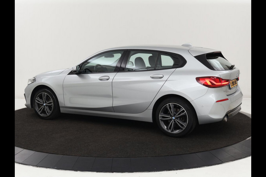 BMW 1-serie 118i Business Edition+ | Sport Line | Leder | Stoelverwarming | Carplay | Camera | Live Cockpit | Sportstoelen | Full LED | Navigatie | Climate control