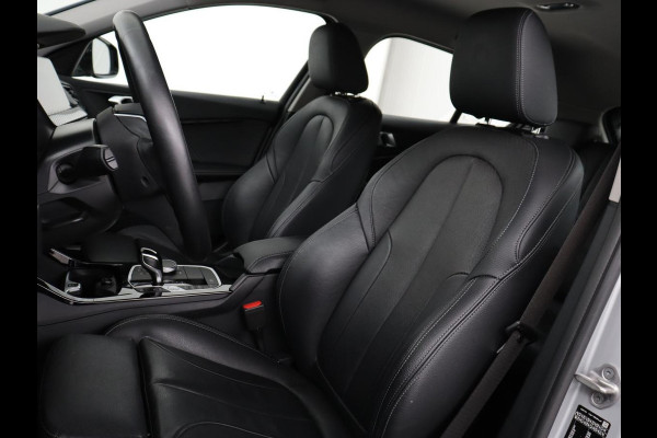 BMW 1-serie 118i Business Edition+ | Sport Line | Leder | Stoelverwarming | Carplay | Camera | Live Cockpit | Sportstoelen | Full LED | Navigatie | Climate control