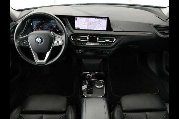 BMW 1-serie 118i Business Edition+ | Sport Line | Leder | Stoelverwarming | Carplay | Camera | Live Cockpit | Sportstoelen | Full LED | Navigatie | Climate control