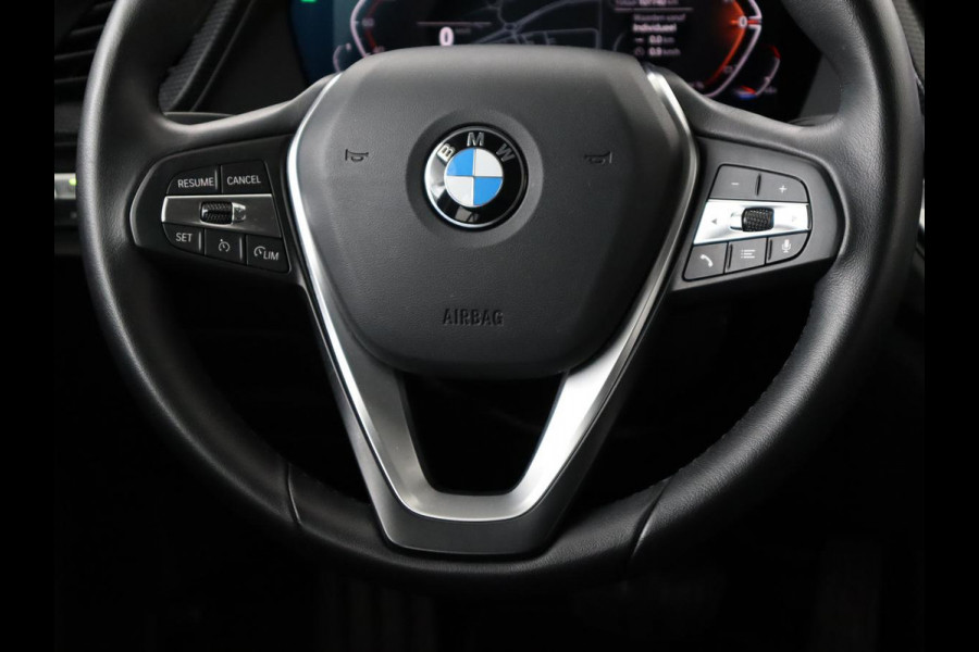BMW 1-serie 118i Business Edition+ | Sport Line | Leder | Stoelverwarming | Carplay | Camera | Live Cockpit | Sportstoelen | Full LED | Navigatie | Climate control