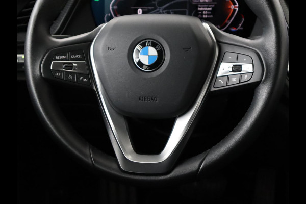 BMW 1-serie 118i Business Edition+ | Sport Line | Leder | Stoelverwarming | Carplay | Camera | Live Cockpit | Sportstoelen | Full LED | Navigatie | Climate control