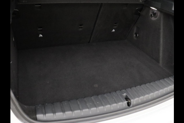 BMW 1-serie 118i Business Edition+ | Sport Line | Leder | Stoelverwarming | Carplay | Camera | Live Cockpit | Sportstoelen | Full LED | Navigatie | Climate control