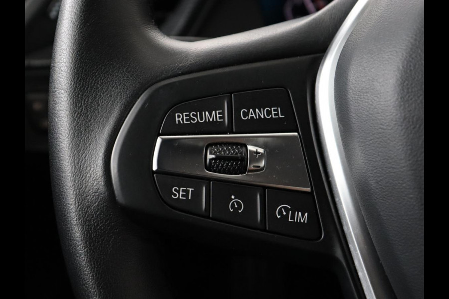 BMW 1-serie 118i Business Edition+ | Sport Line | Leder | Stoelverwarming | Carplay | Camera | Live Cockpit | Sportstoelen | Full LED | Navigatie | Climate control