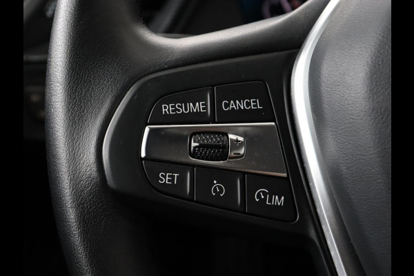 BMW 1-serie 118i Business Edition+ | Sport Line | Leder | Stoelverwarming | Carplay | Camera | Live Cockpit | Sportstoelen | Full LED | Navigatie | Climate control