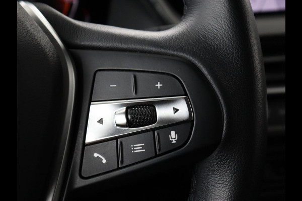 BMW 1-serie 118i Business Edition+ | Sport Line | Leder | Stoelverwarming | Carplay | Camera | Live Cockpit | Sportstoelen | Full LED | Navigatie | Climate control