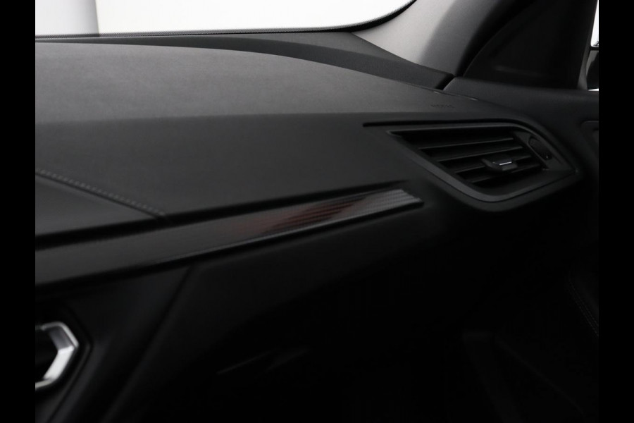 BMW 1-serie 118i Business Edition+ | Sport Line | Leder | Stoelverwarming | Carplay | Camera | Live Cockpit | Sportstoelen | Full LED | Navigatie | Climate control
