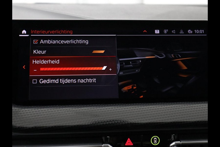 BMW 1-serie 118i Business Edition+ | Sport Line | Leder | Stoelverwarming | Carplay | Camera | Live Cockpit | Sportstoelen | Full LED | Navigatie | Climate control