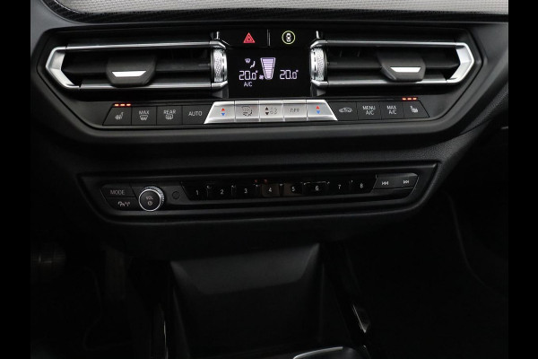 BMW 1-serie 118i Business Edition+ | Sport Line | Leder | Stoelverwarming | Carplay | Camera | Live Cockpit | Sportstoelen | Full LED | Navigatie | Climate control