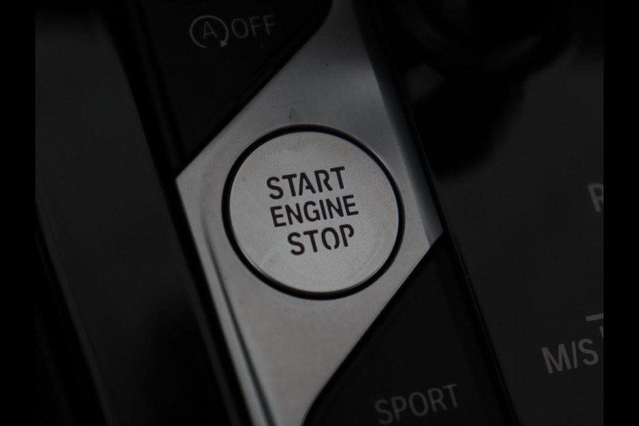 BMW 1-serie 118i Business Edition+ | Sport Line | Leder | Stoelverwarming | Carplay | Camera | Live Cockpit | Sportstoelen | Full LED | Navigatie | Climate control
