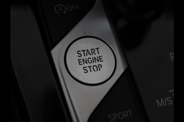 BMW 1-serie 118i Business Edition+ | Sport Line | Leder | Stoelverwarming | Carplay | Camera | Live Cockpit | Sportstoelen | Full LED | Navigatie | Climate control