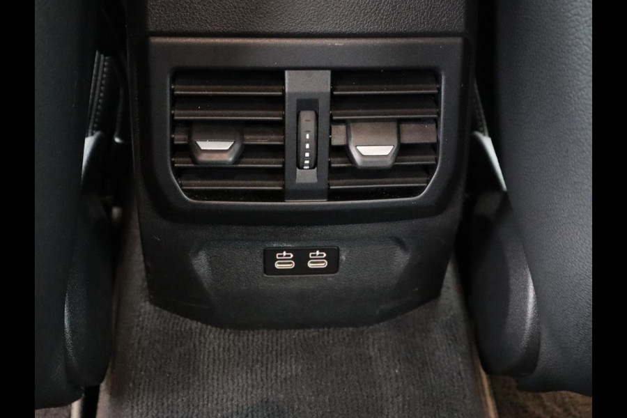 BMW 1-serie 118i Business Edition+ | Sport Line | Leder | Stoelverwarming | Carplay | Camera | Live Cockpit | Sportstoelen | Full LED | Navigatie | Climate control