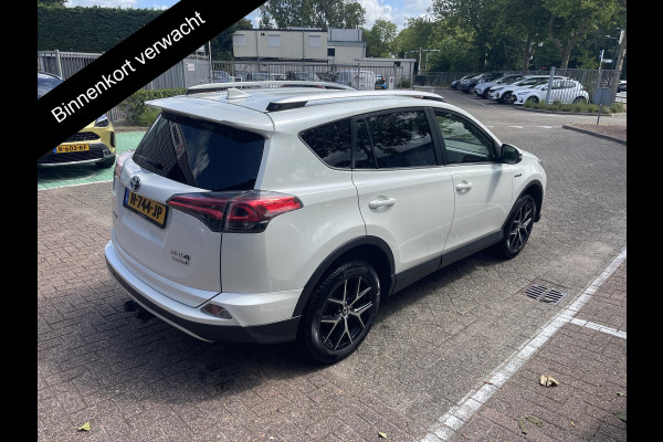 Toyota RAV4 2.5 Hybrid AWD Executive Business | 1650KG trekgewicht | Parkeersensoren | Navigatie | Afneembare Trekhaak