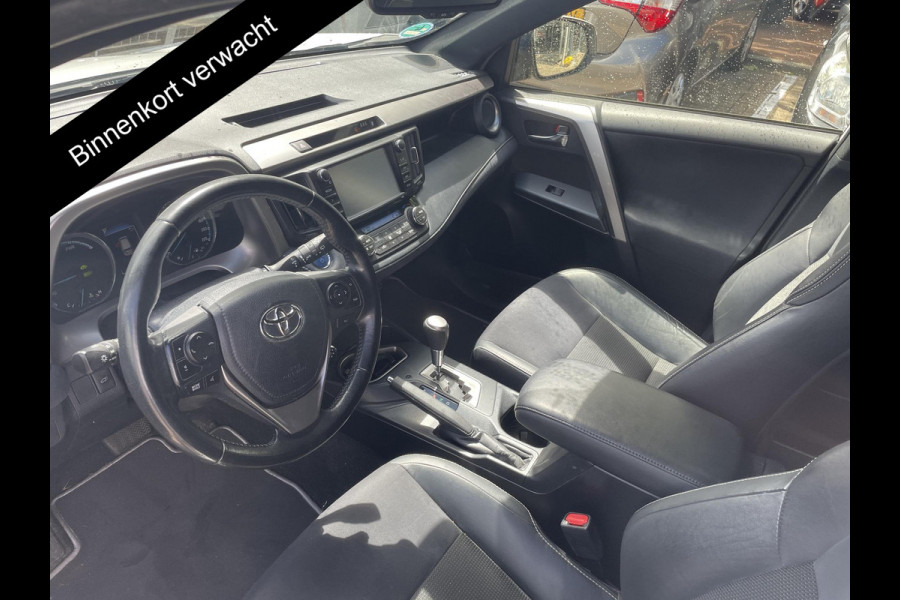 Toyota RAV4 2.5 Hybrid AWD Executive Business | 1650KG trekgewicht | Parkeersensoren | Navigatie | Afneembare Trekhaak