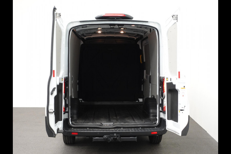 Ford Transit 130pk 2.0 L2H2 Trend Automaat Airco Navi Cruise Parkeersensoren Trekhaak Camera 360 Parkeersensoren