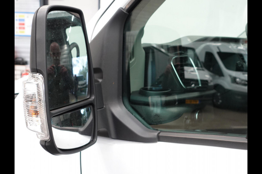 Ford Transit 130pk 2.0 L2H2 Trend Automaat Airco Navi Cruise Parkeersensoren Trekhaak Camera 360 Parkeersensoren