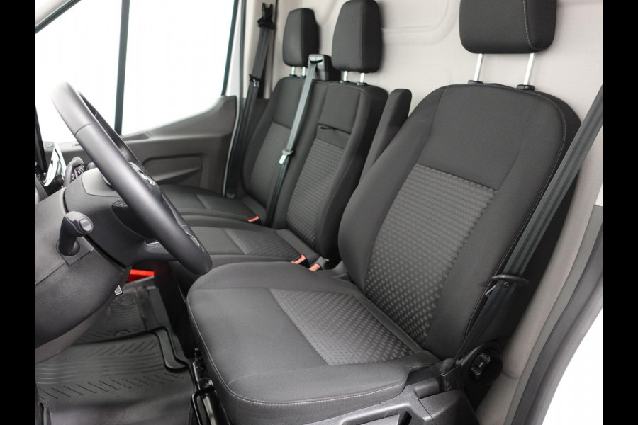 Ford Transit 130pk 2.0 L2H2 Trend Automaat Airco Navi Cruise Parkeersensoren Trekhaak Camera 360 Parkeersensoren