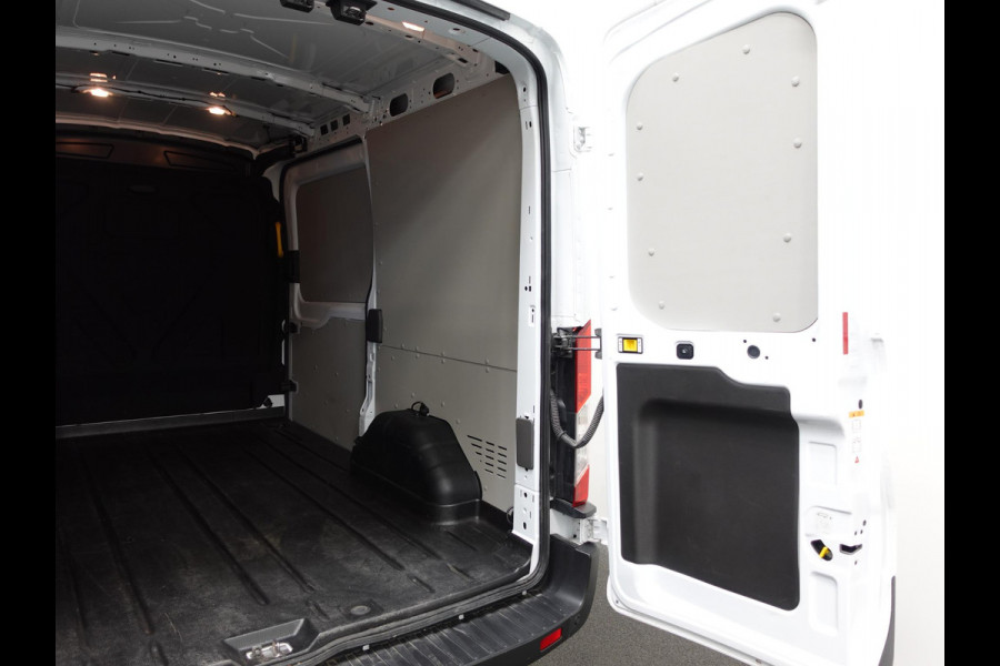 Ford Transit 130pk 2.0 L2H2 Trend Automaat Airco Navi Cruise Parkeersensoren Trekhaak Camera 360 Parkeersensoren