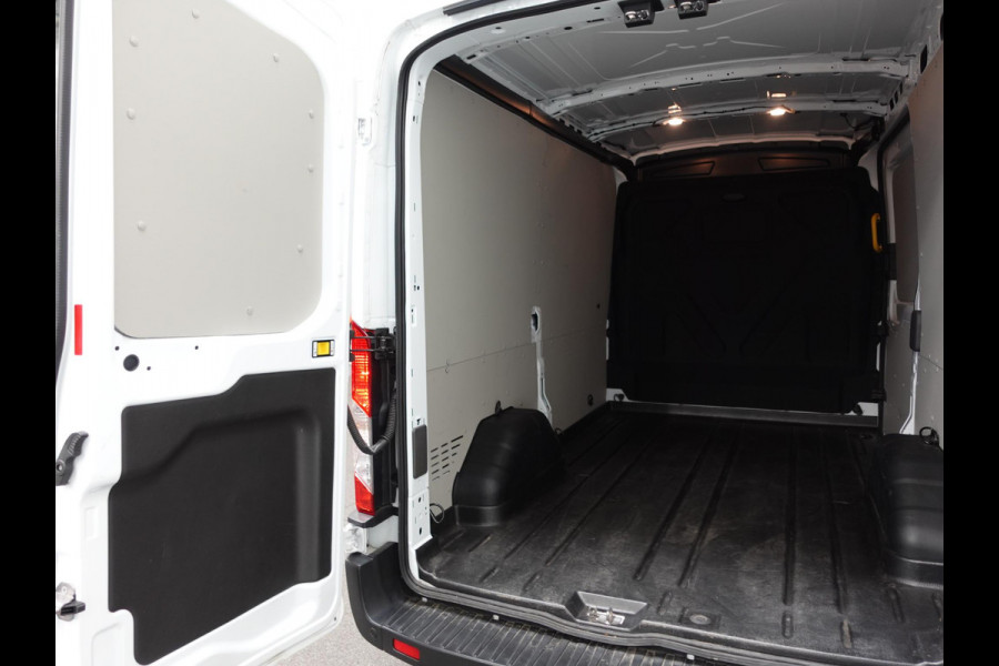 Ford Transit 130pk 2.0 L2H2 Trend Automaat Airco Navi Cruise Parkeersensoren Trekhaak Camera 360 Parkeersensoren