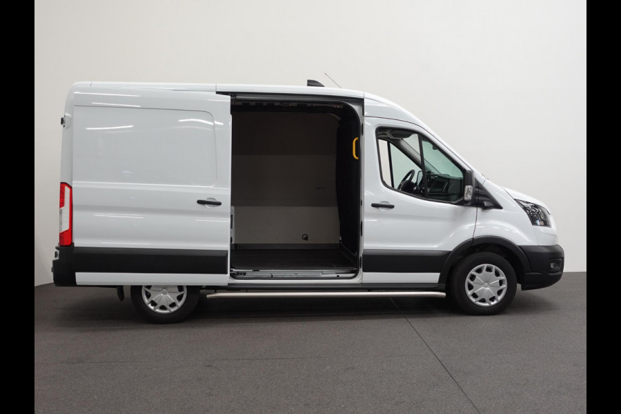 Ford Transit 130pk 2.0 L2H2 Trend Automaat Airco Navi Cruise Parkeersensoren Trekhaak Camera 360 Parkeersensoren