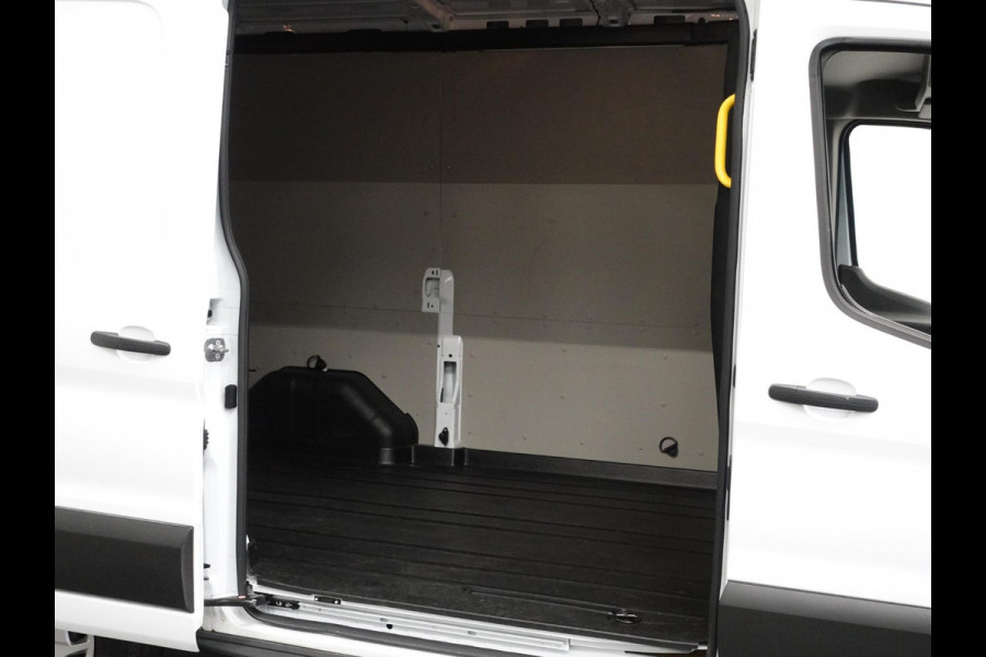 Ford Transit 130pk 2.0 L2H2 Trend Automaat Airco Navi Cruise Parkeersensoren Trekhaak Camera 360 Parkeersensoren