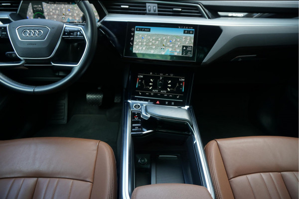 Audi e-tron 55 quattro Advanced edition Plus 95 kWh | NL AUTO | 1ste Eigenaar | Onderhoudscontract 8/2028 | Panoramadak | Luchtvering | Vollederen interieur | Trekhaak |