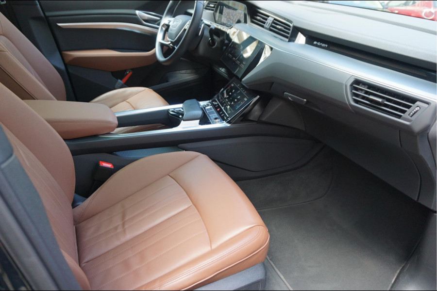 Audi e-tron 55 quattro Advanced edition Plus 95 kWh | NL AUTO | 1ste Eigenaar | Onderhoudscontract 8/2028 | Panoramadak | Luchtvering | Vollederen interieur | Trekhaak |