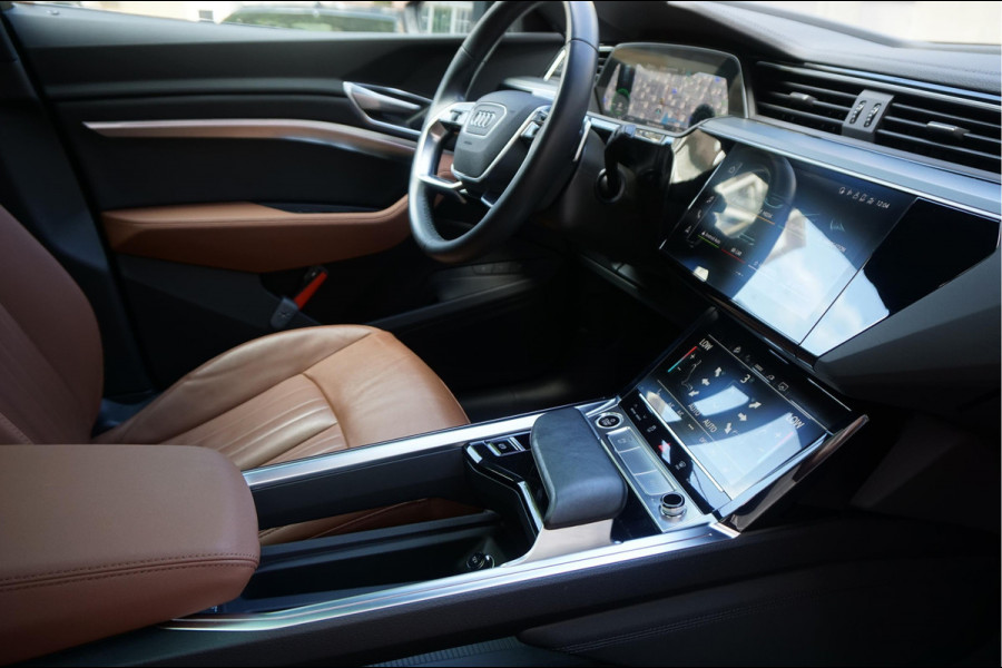 Audi e-tron 55 quattro Advanced edition Plus 95 kWh | NL AUTO | 1ste Eigenaar | Onderhoudscontract 8/2028 | Panoramadak | Luchtvering | Vollederen interieur | Trekhaak |