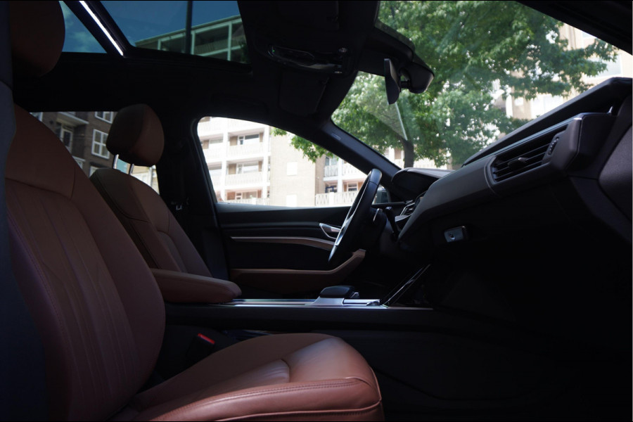 Audi e-tron 55 quattro Advanced edition Plus 95 kWh | NL AUTO | 1ste Eigenaar | Onderhoudscontract 8/2028 | Panoramadak | Luchtvering | Vollederen interieur | Trekhaak |