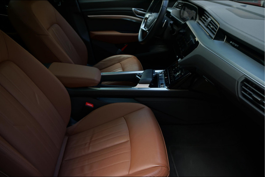 Audi e-tron 55 quattro Advanced edition Plus 95 kWh | NL AUTO | 1ste Eigenaar | Onderhoudscontract 8/2028 | Panoramadak | Luchtvering | Vollederen interieur | Trekhaak |
