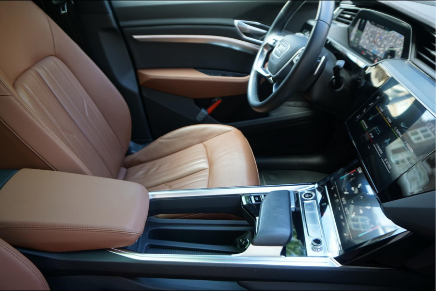 Audi e-tron 55 quattro Advanced edition Plus 95 kWh | NL AUTO | 1ste Eigenaar | Onderhoudscontract 8/2028 | Panoramadak | Luchtvering | Vollederen interieur | Trekhaak |