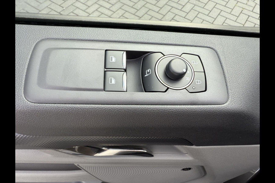 Ford Transit Custom 320 2.5 PHEV L2H1 Limited 233pk | Driver Assistance pack Premium | Wegklapbare Trekhaak | Verwarmd Stuurwiel | 17 inch Licht metalen Velgen | B&O Speakers