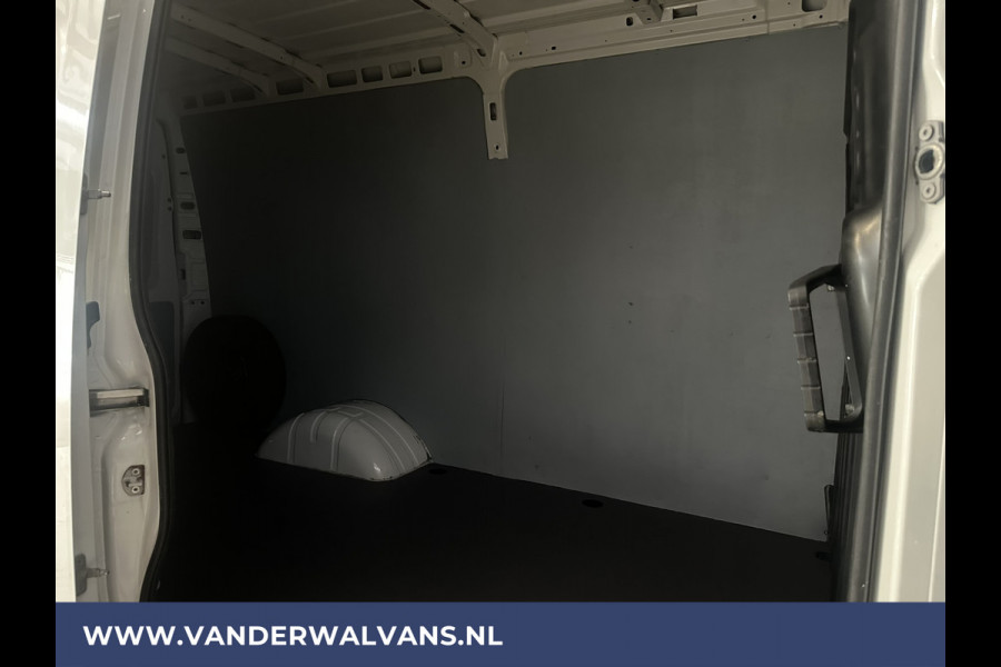 Iveco Daily 35C14V 136pk L2H2 Dubbel Lucht Euro6 Airco | 3500kg trekhaak | Cruisecontrol | Chauffeursstoel Bijrijdersbank