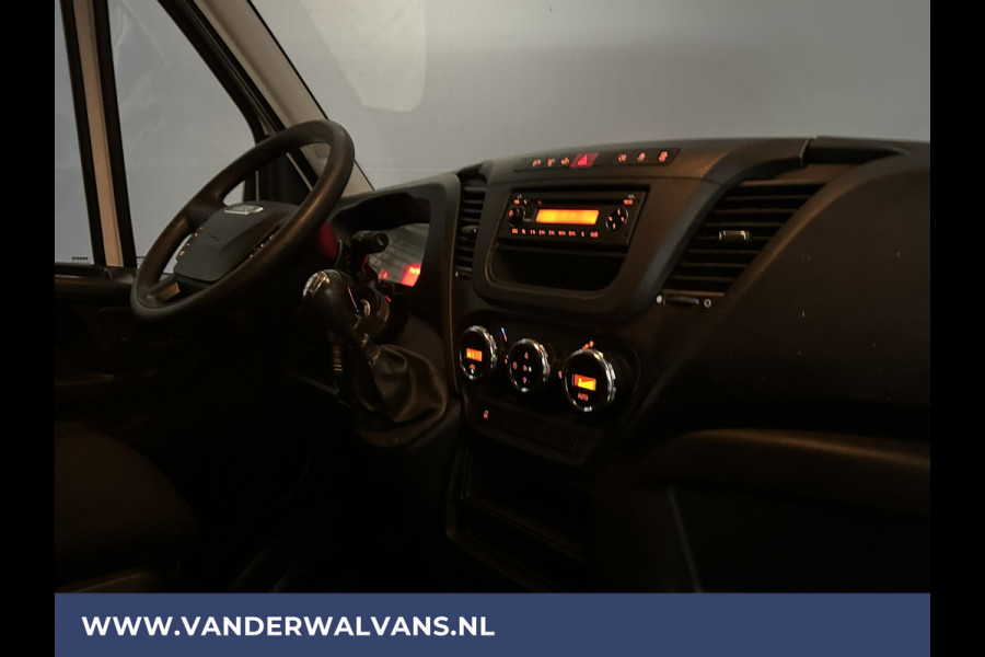 Iveco Daily 35C14V 136pk L2H2 Dubbel Lucht Euro6 Airco | 3500kg trekhaak | Cruisecontrol | Chauffeursstoel Bijrijdersbank